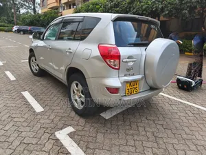 Toyota RAV4 2011 Silver