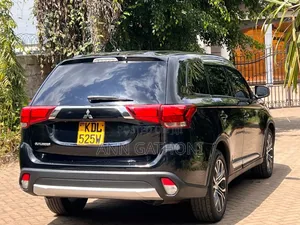 Mitsubishi Outlander 2016 Black