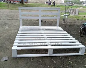 White 5*6 Pallet Bed