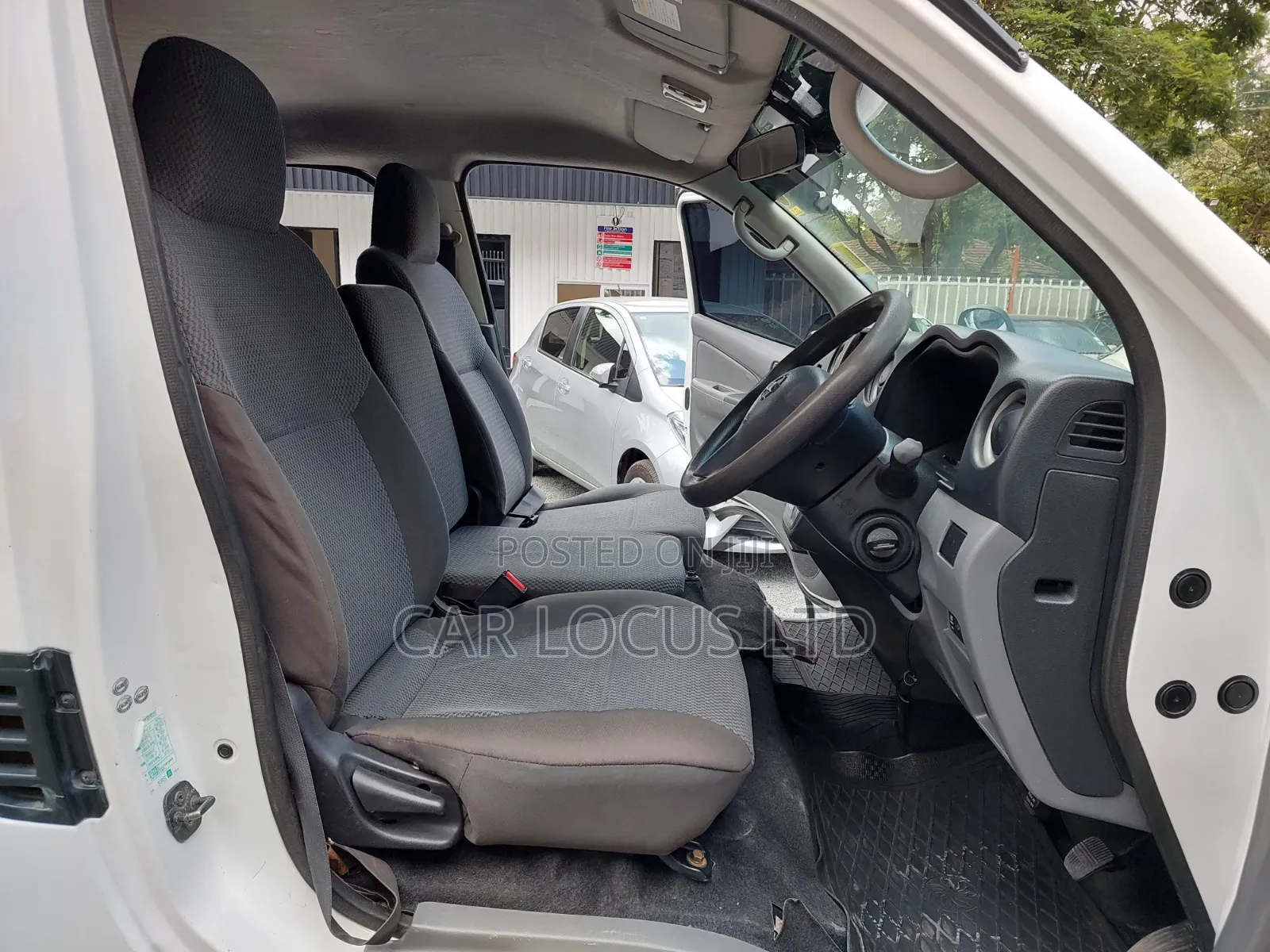 Nissan Caravan (Urvan) 2014 White