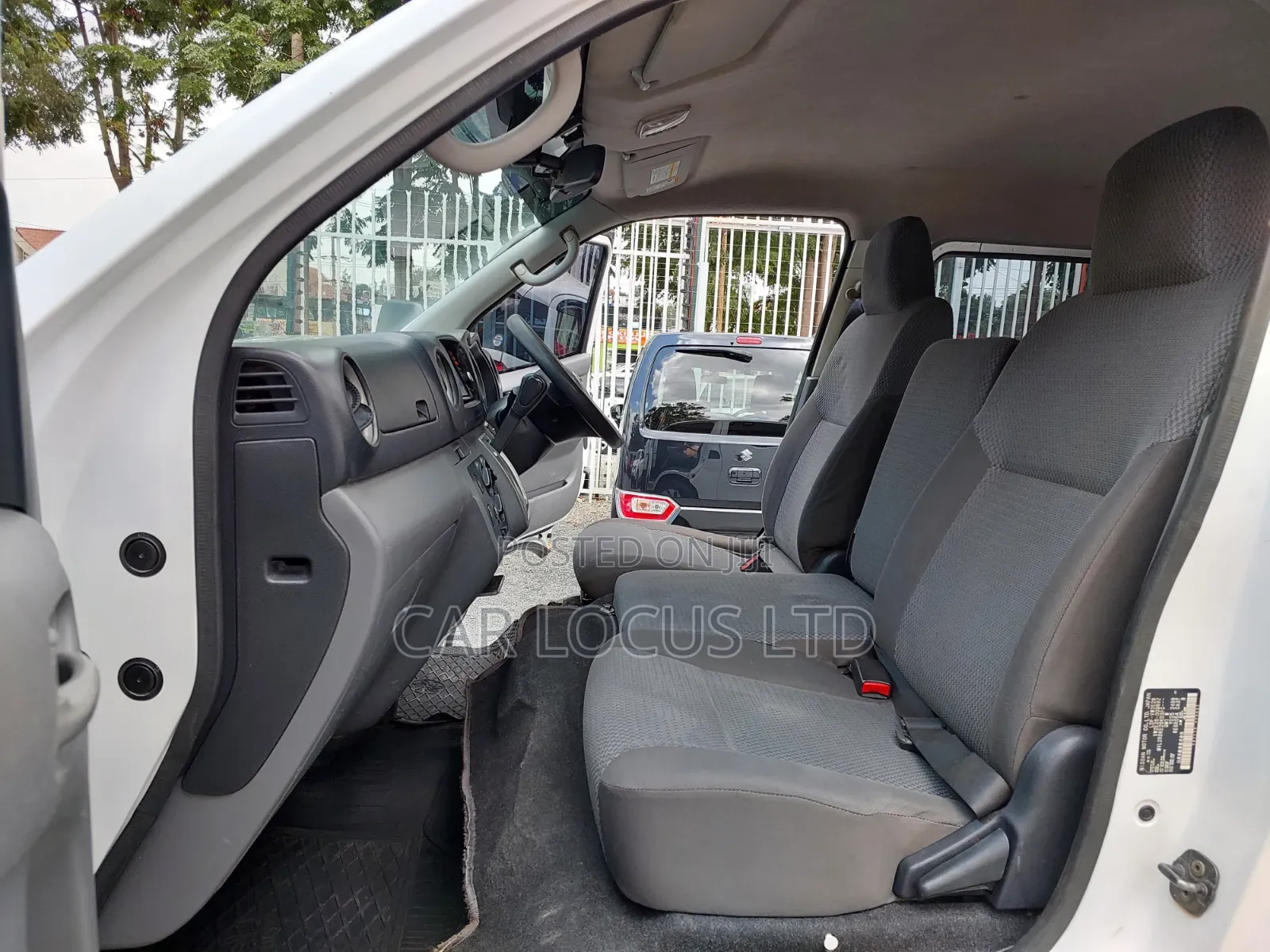 Nissan Caravan (Urvan) 2014 White