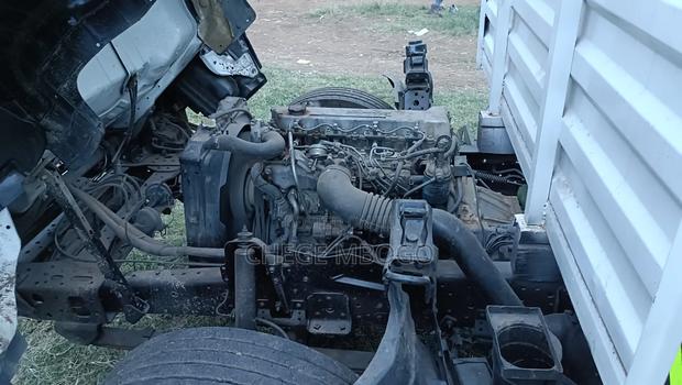 Isuzu NPR Truck - thumbnail 6