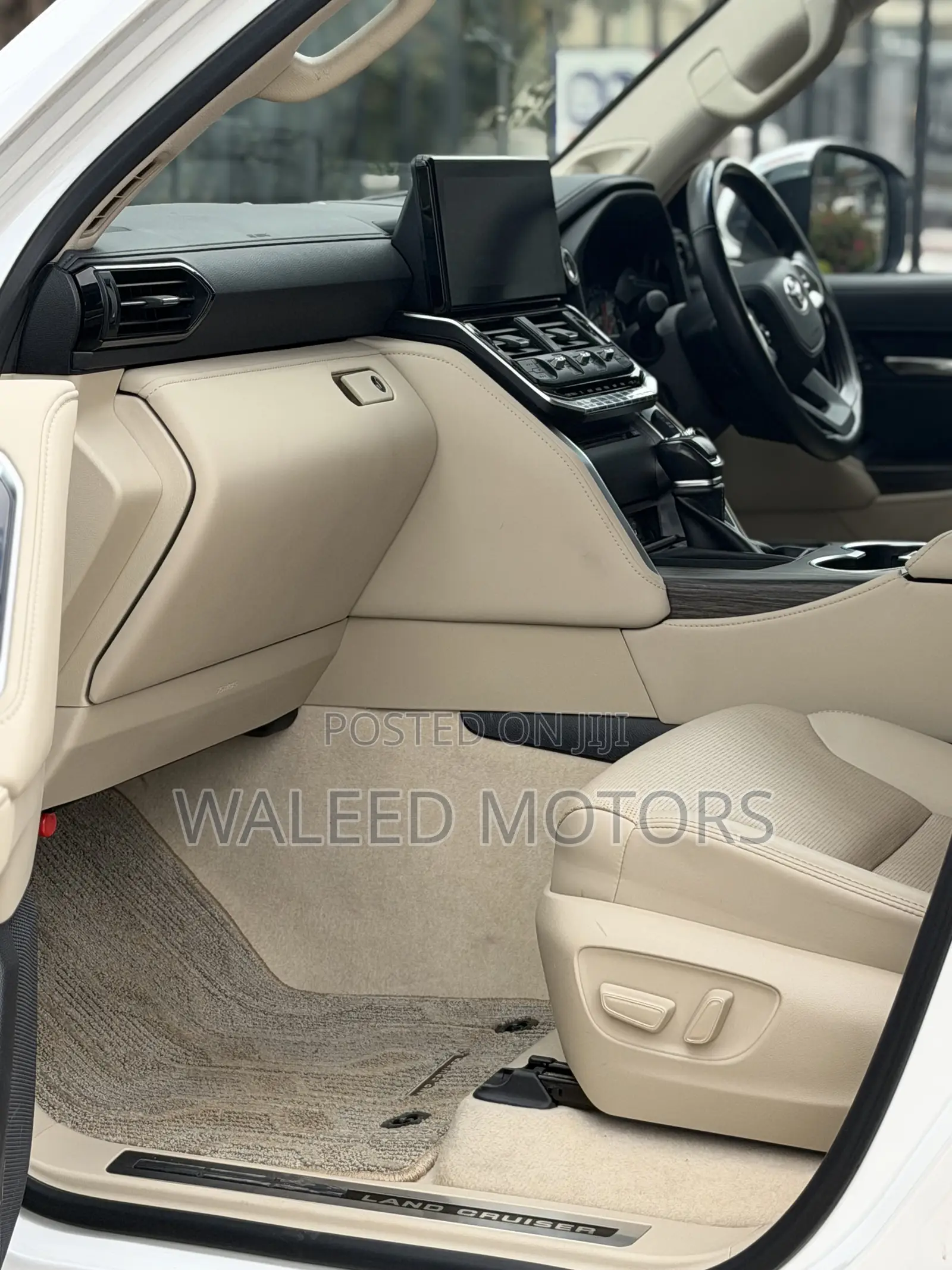 Toyota Land Cruiser LC300 2023 White