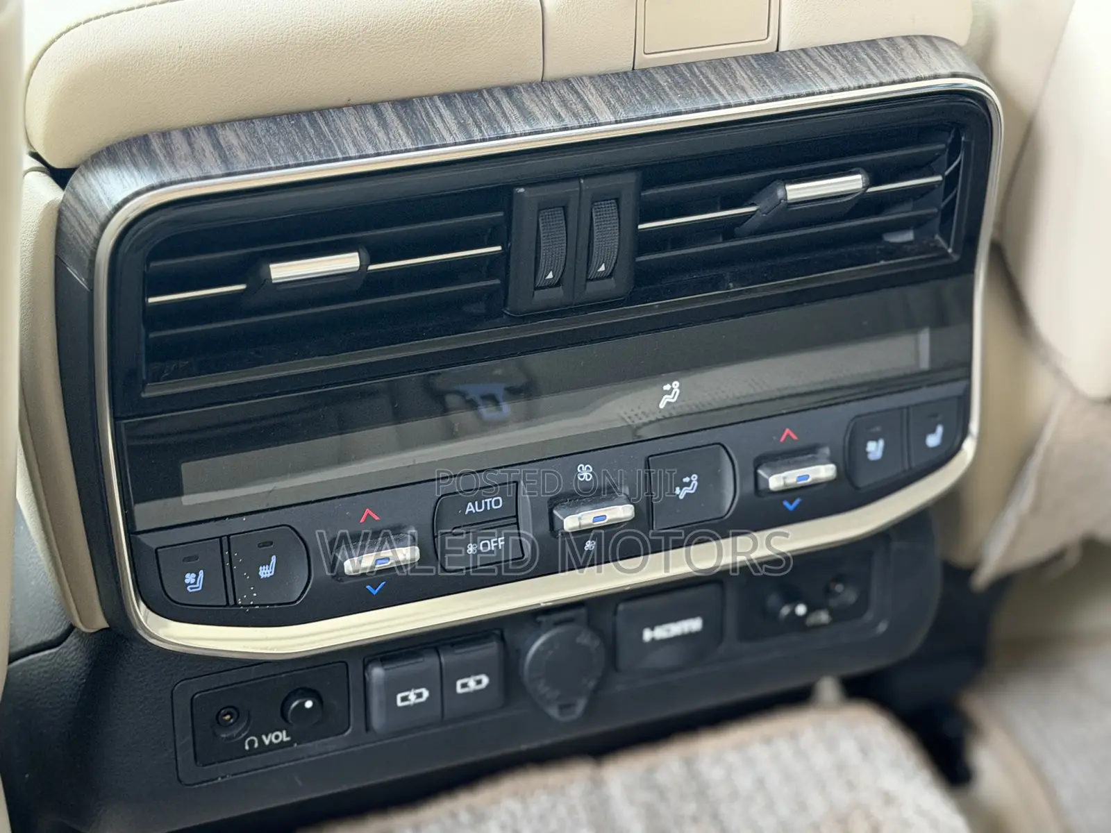 Toyota Land Cruiser LC300 2023 White