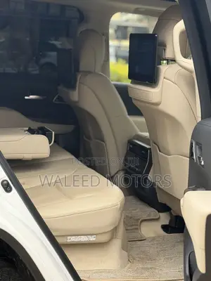 Toyota Land Cruiser LC300 2023 White