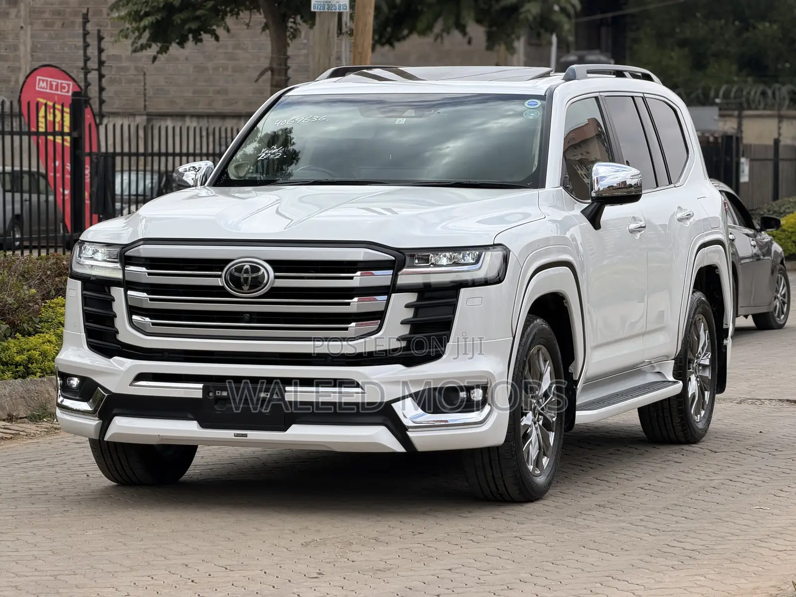 Toyota Land Cruiser LC300 2023 White