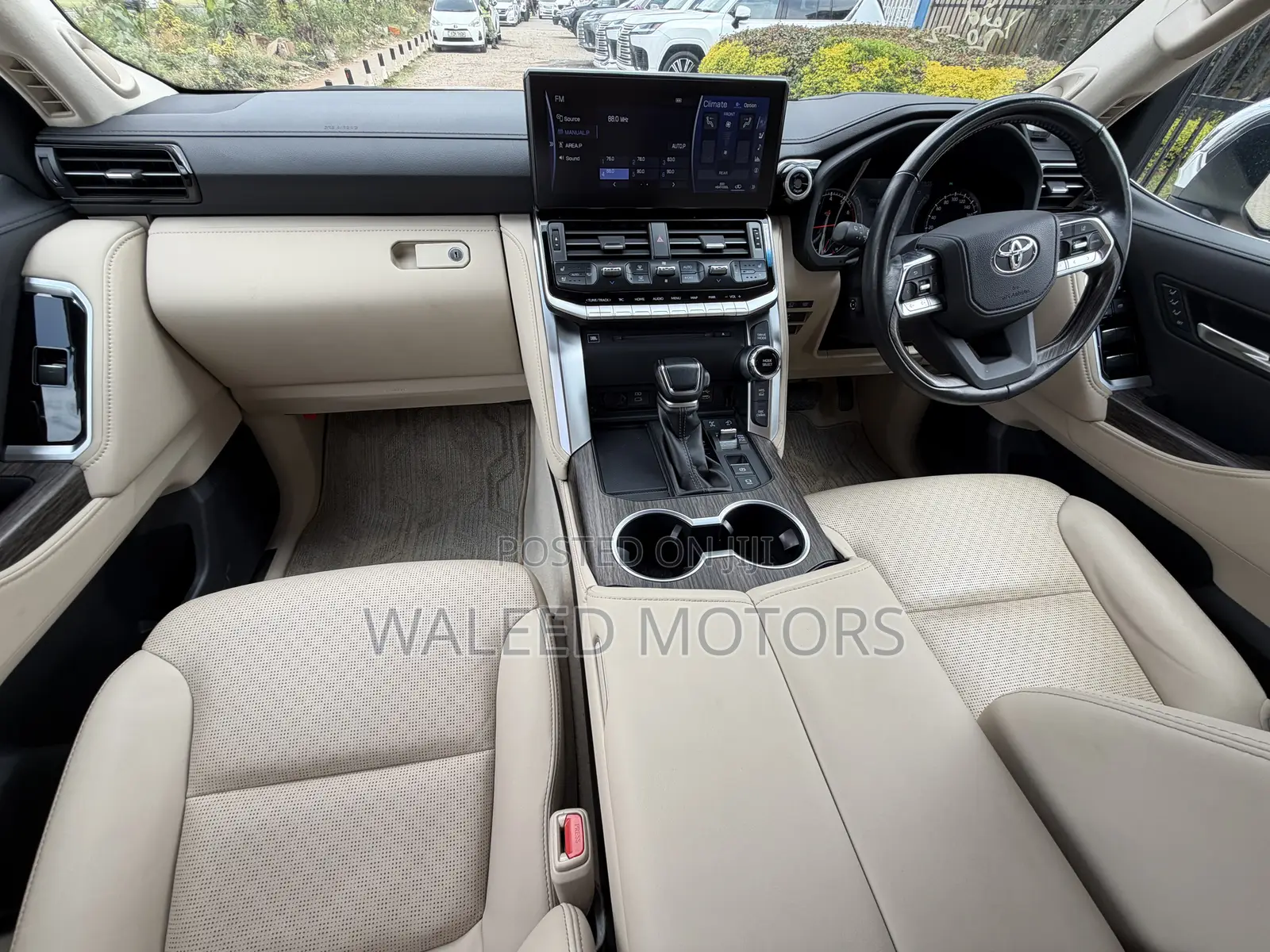 Toyota Land Cruiser LC300 2023 White