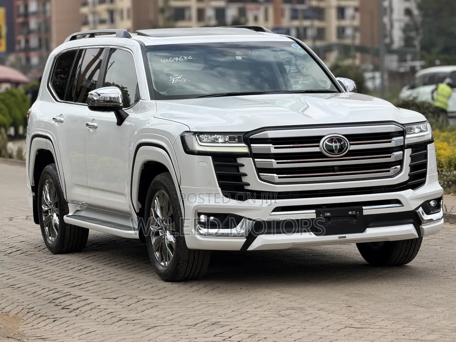 Toyota Land Cruiser LC300 2023 White
