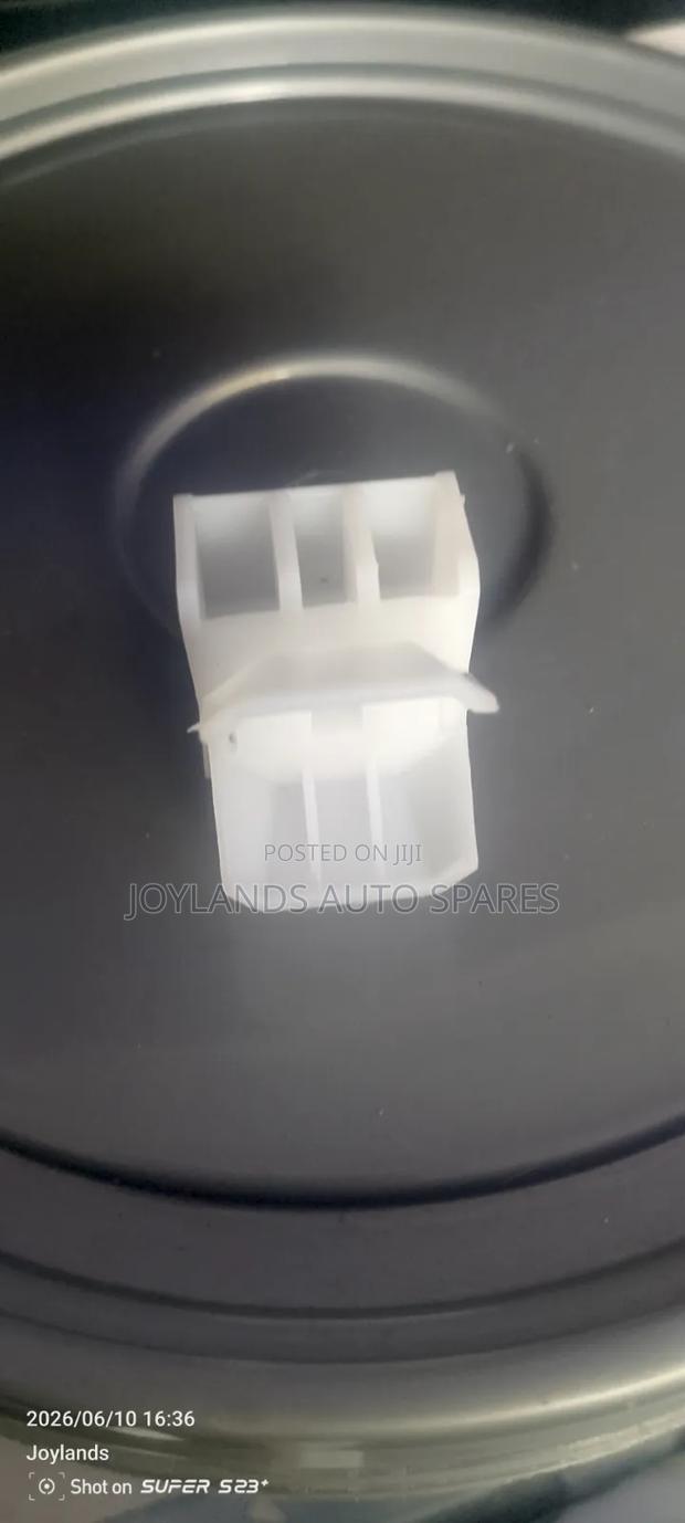 Isuzu Elf 700p Corner Panel Body Clips - thumbnail 2