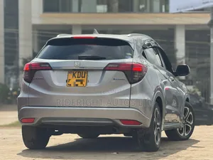 Honda Vezel 2018 Silver
