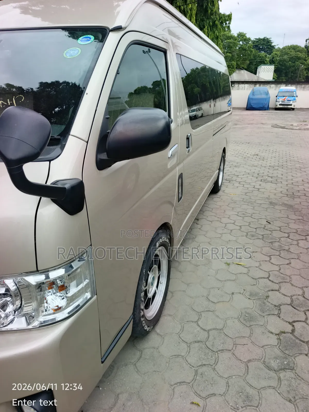 Toyota HiAce 2019 Gold