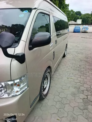 Toyota HiAce 2019 Gold