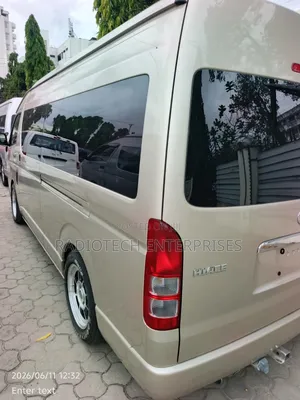 Toyota HiAce 2019 Gold