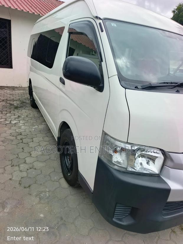 Toyota HiAce 2019 White - thumbnail 2