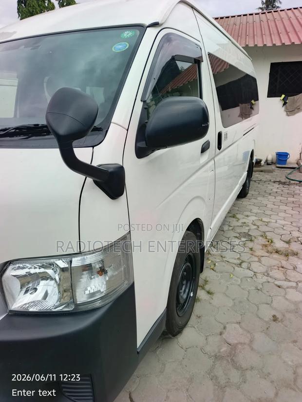 Toyota HiAce 2019 White - thumbnail 3