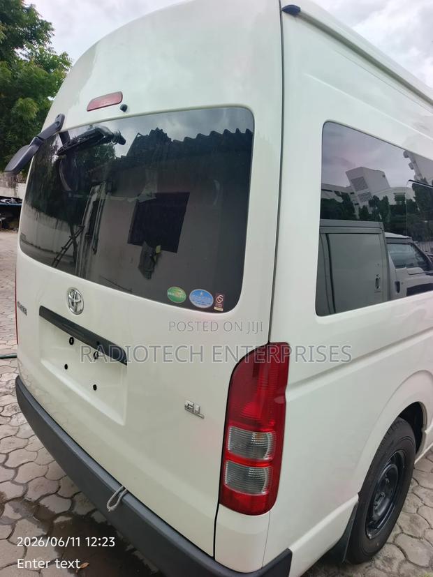 Toyota HiAce 2019 White - thumbnail 4