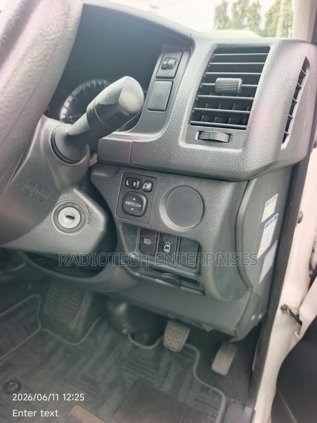 Toyota HiAce 2019 White - thumbnail 6