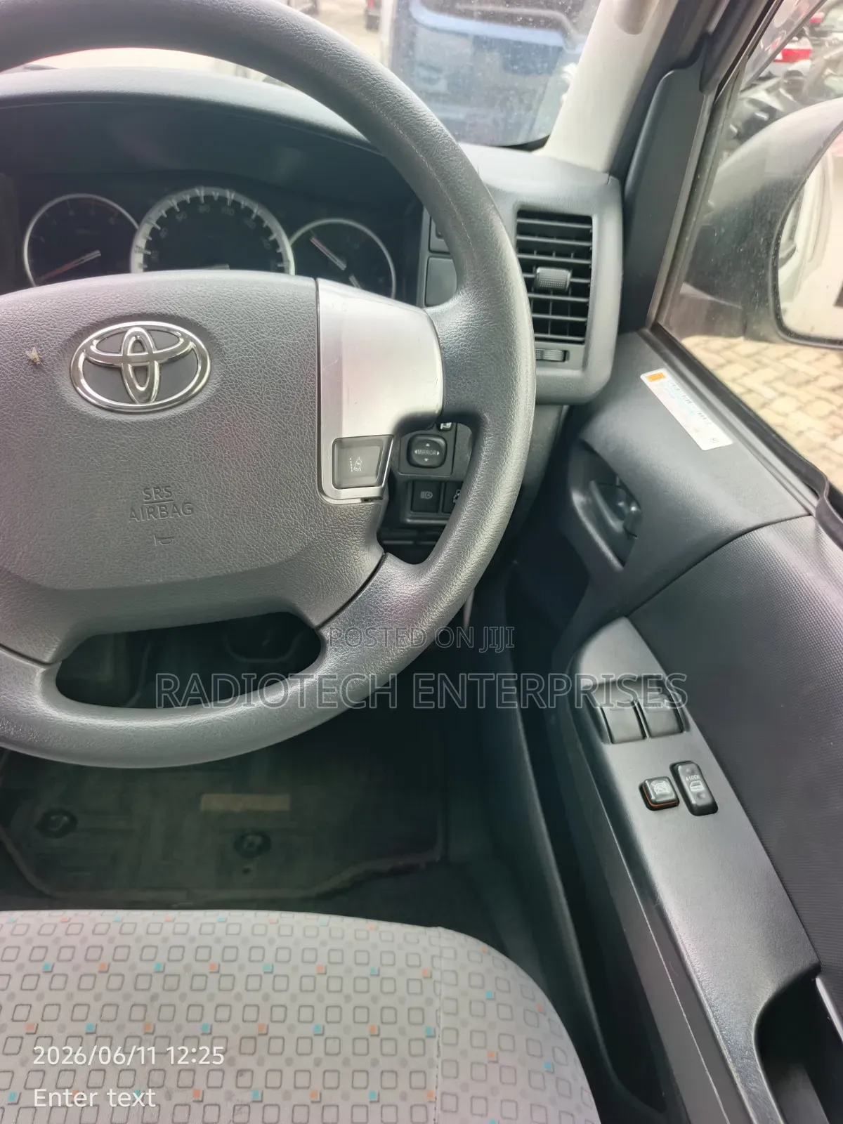 Toyota HiAce 2019 White