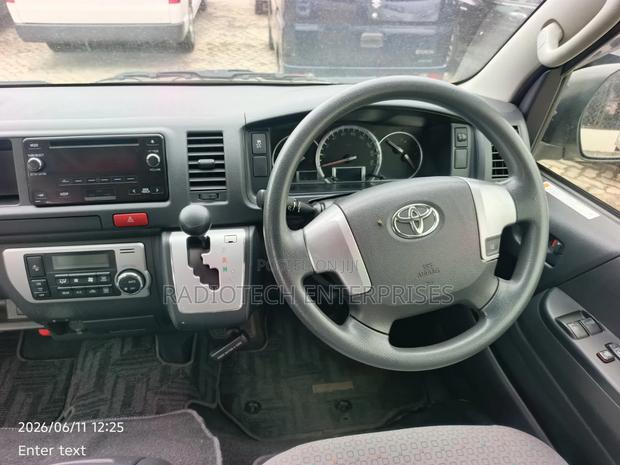 Toyota HiAce 2019 White - thumbnail 9