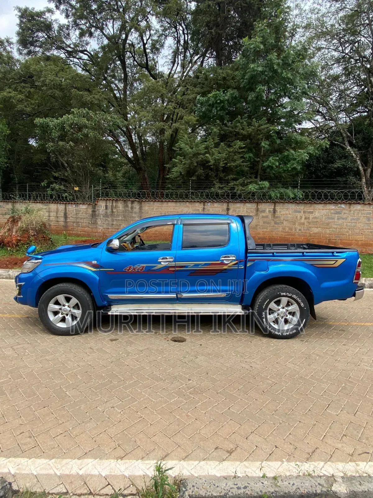 Toyota Hilux 2010 Blue
