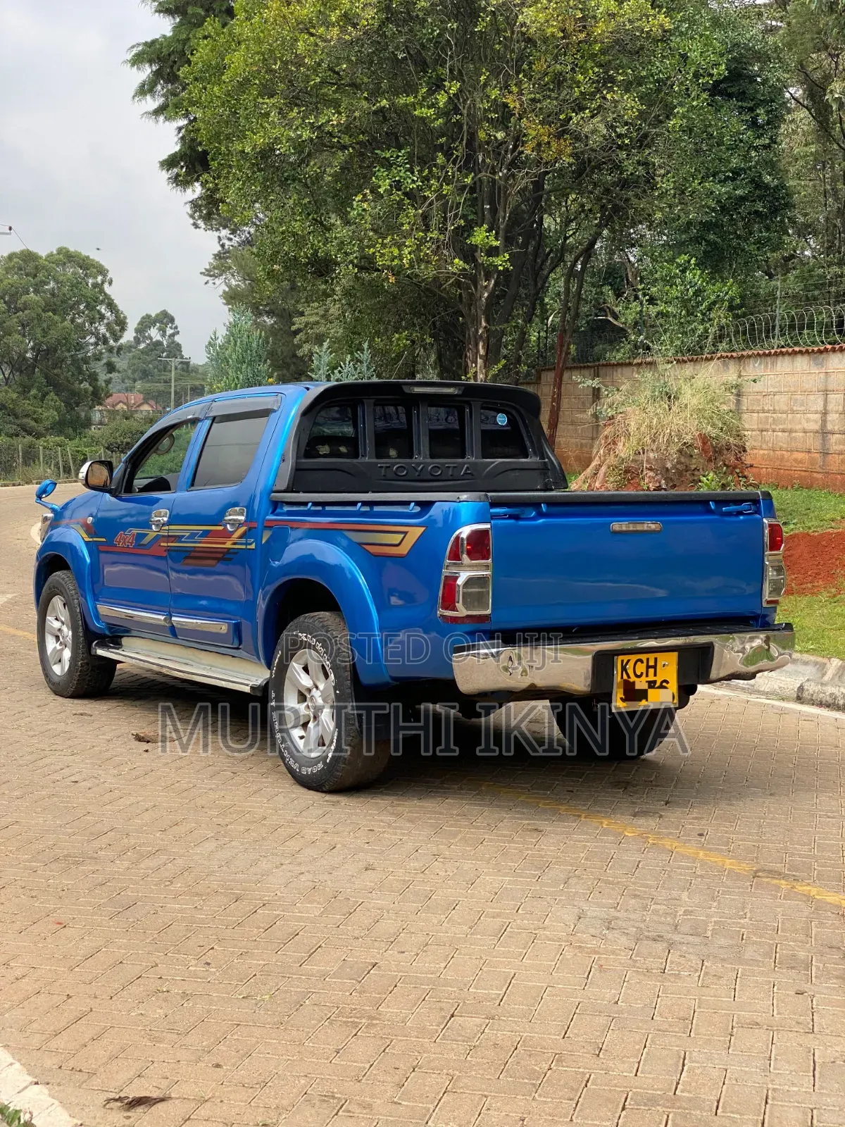 Toyota Hilux 2010 Blue