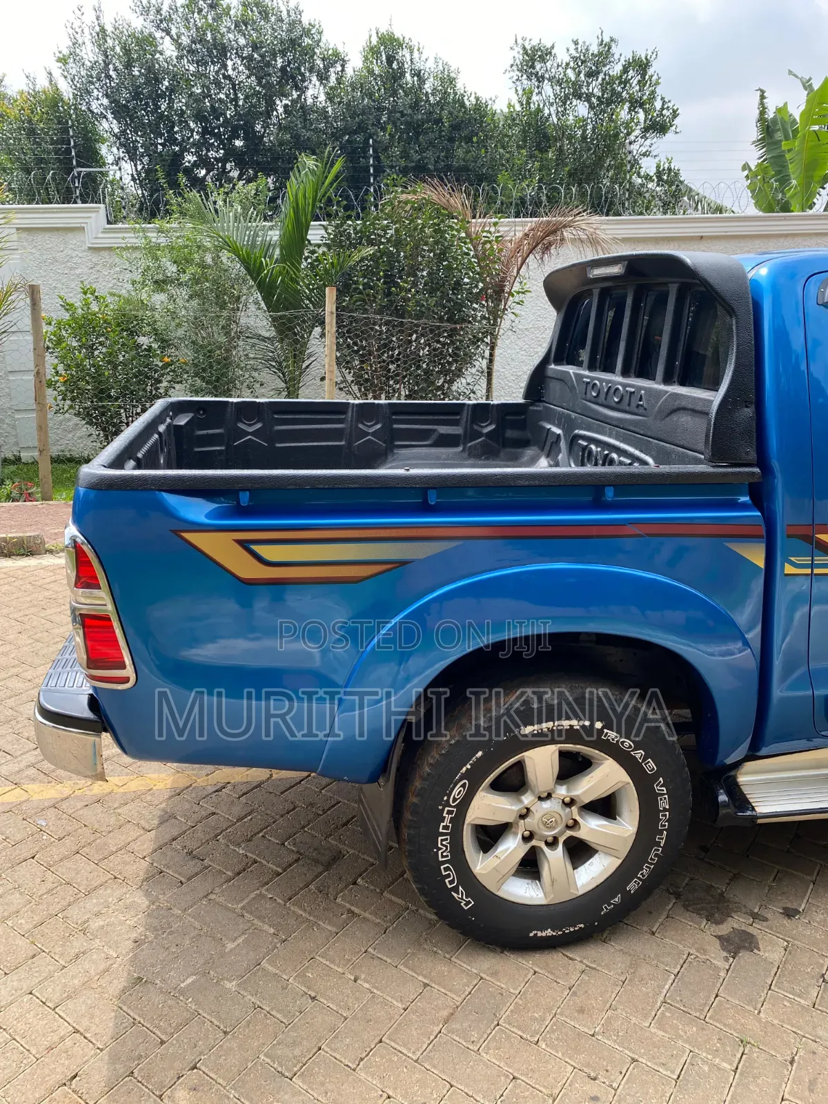 Toyota Hilux 2010 Blue