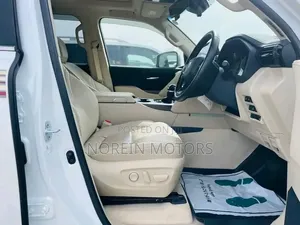 Toyota Land Cruiser 2023 Pearl