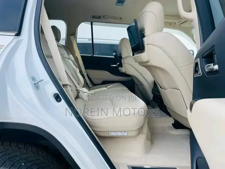 Toyota Land Cruiser 2023 Pearl