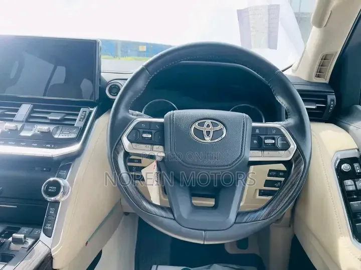 Toyota Land Cruiser 2023 Pearl