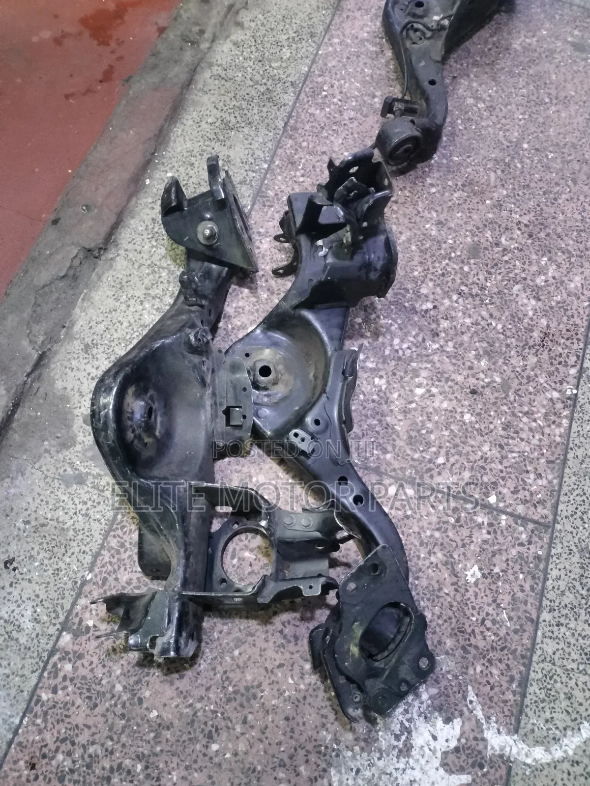 Nissan Serena Rear Arms