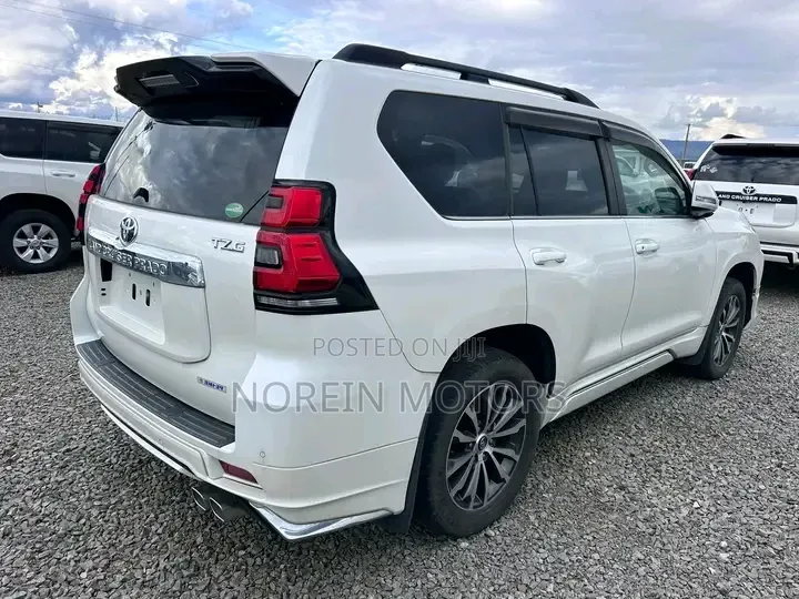 Toyota Land Cruiser 2020 White