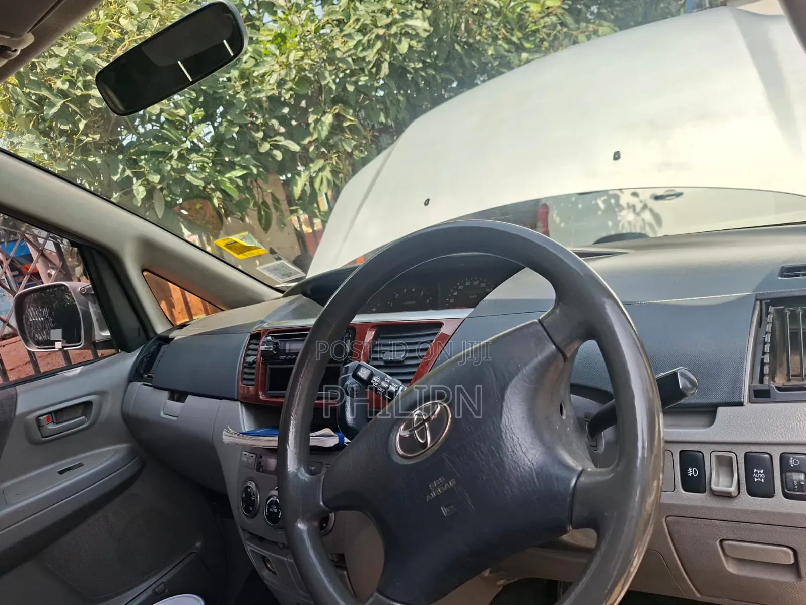 Toyota Noah 2004 Silver