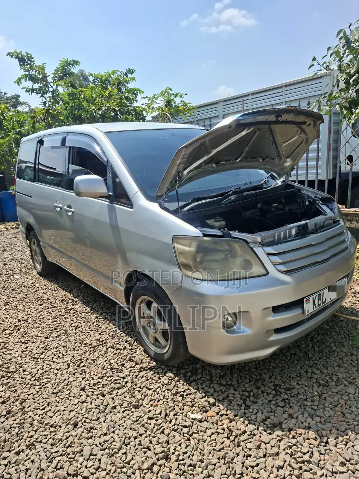 Toyota Noah 2004 Silver