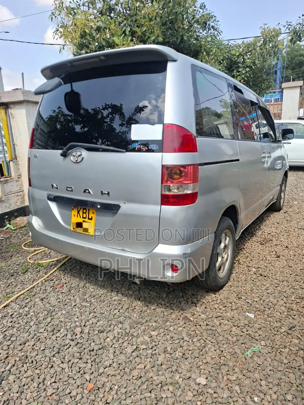 Toyota Noah 2004 Silver