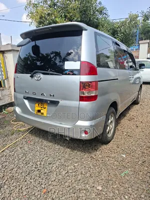 Toyota Noah 2004 Silver