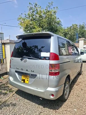 Toyota Noah 2004 Silver