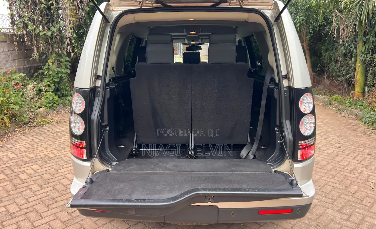 Land Rover Discovery 2014 Gold