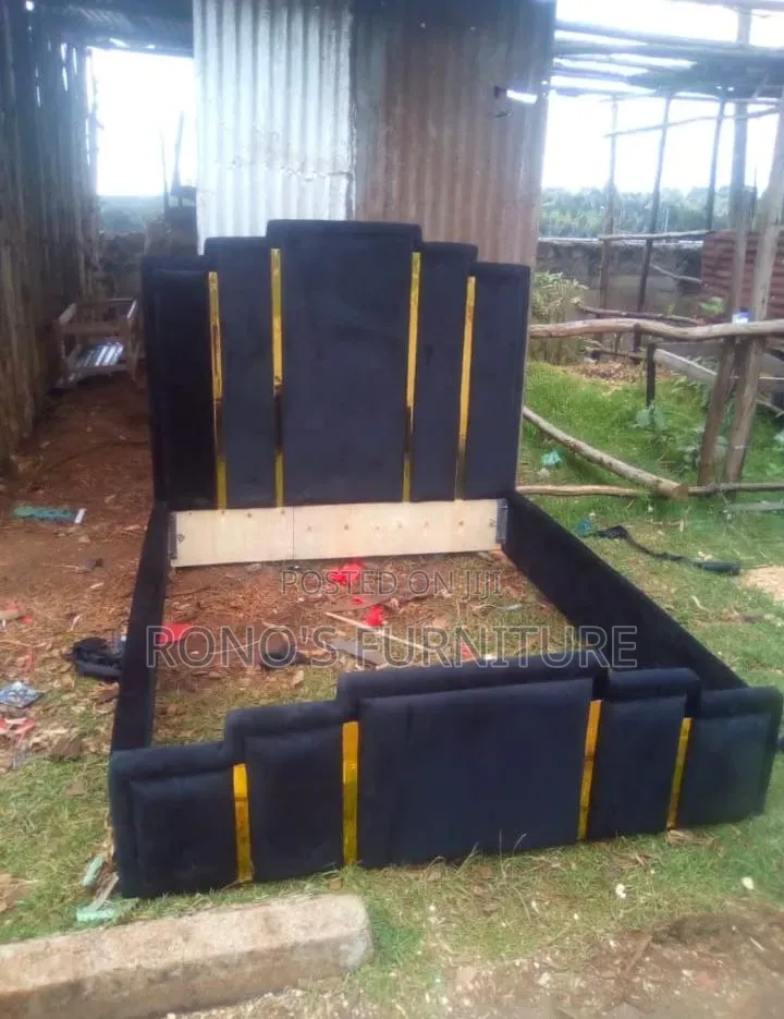 Black 5×6 Chester Bed