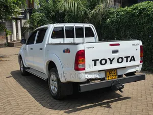 Toyota Hilux 2011 White