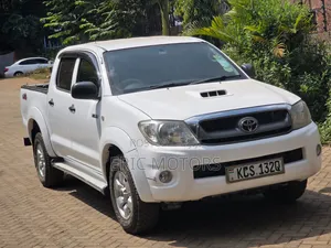 Toyota Hilux 2011 White