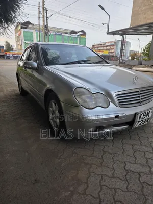 Mercedes-Benz C200 2004 Gold