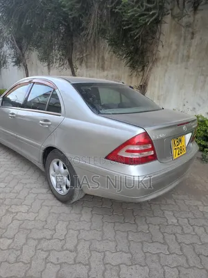 Mercedes-Benz C200 2004 Gold