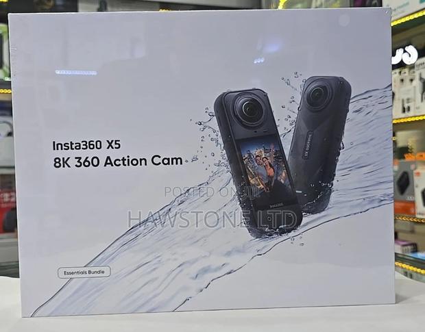 Insta 360 X5 Essential Bundle