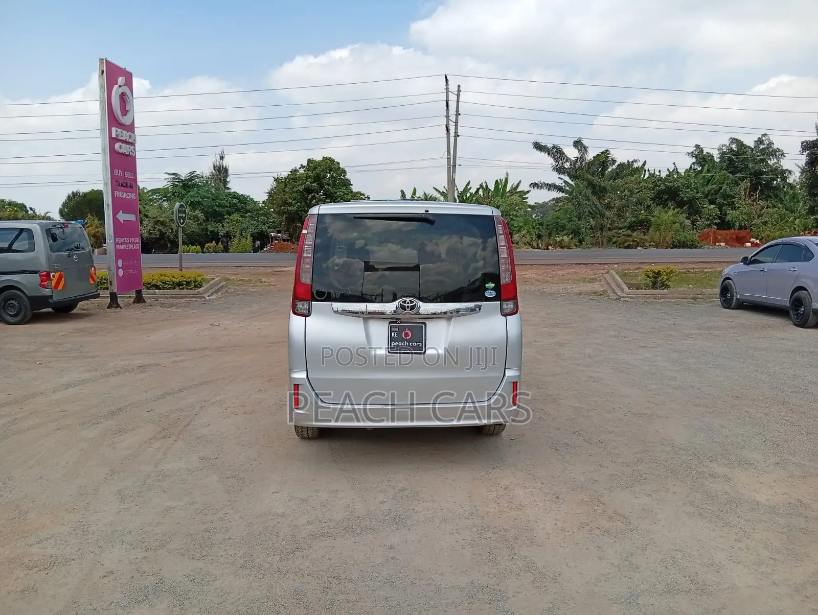 Toyota Noah 2014 Silver