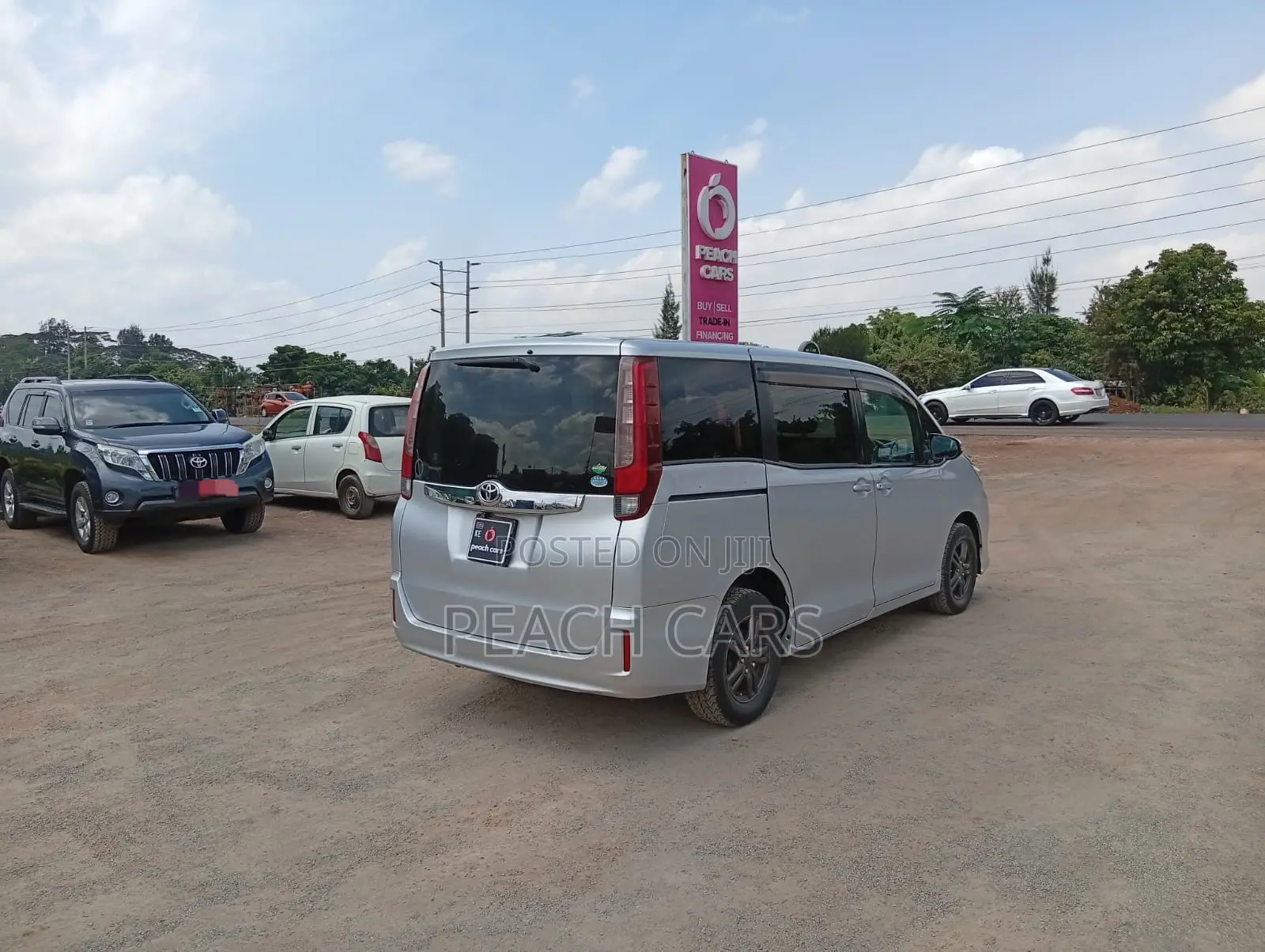 Toyota Noah 2014 Silver