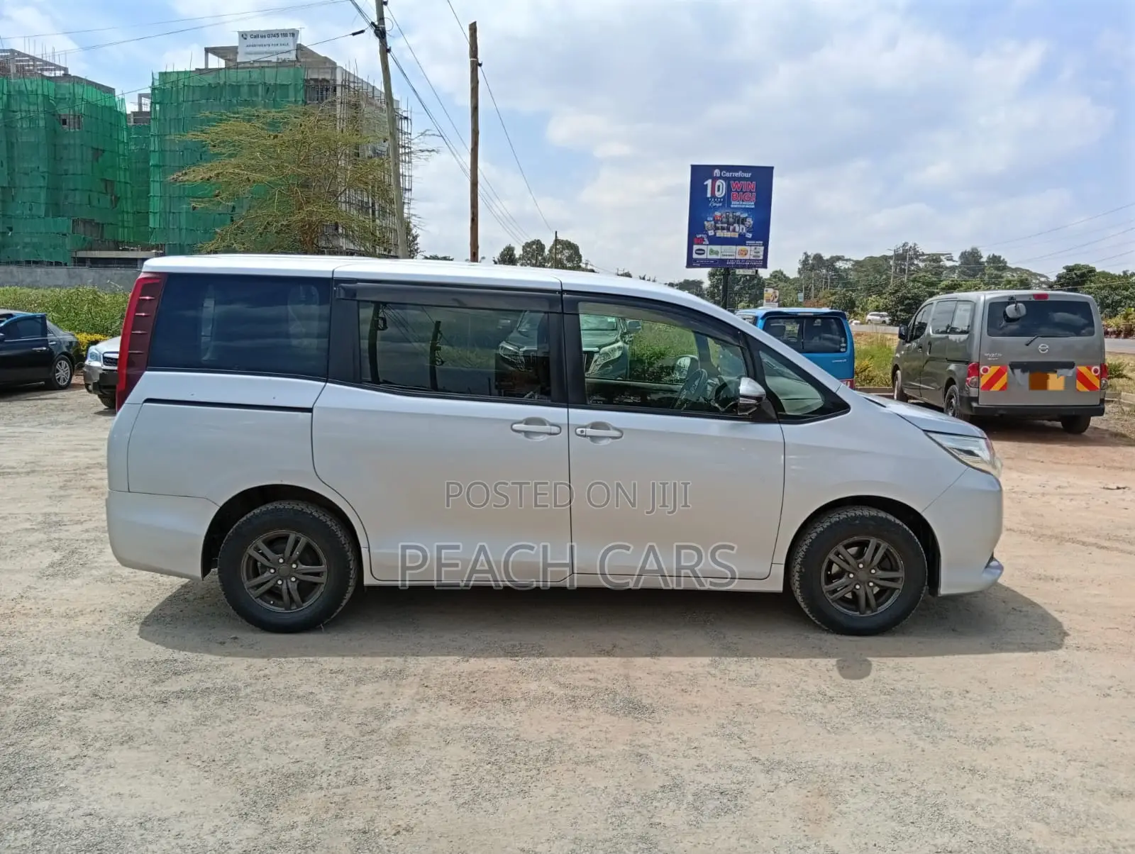 Toyota Noah 2014 Silver