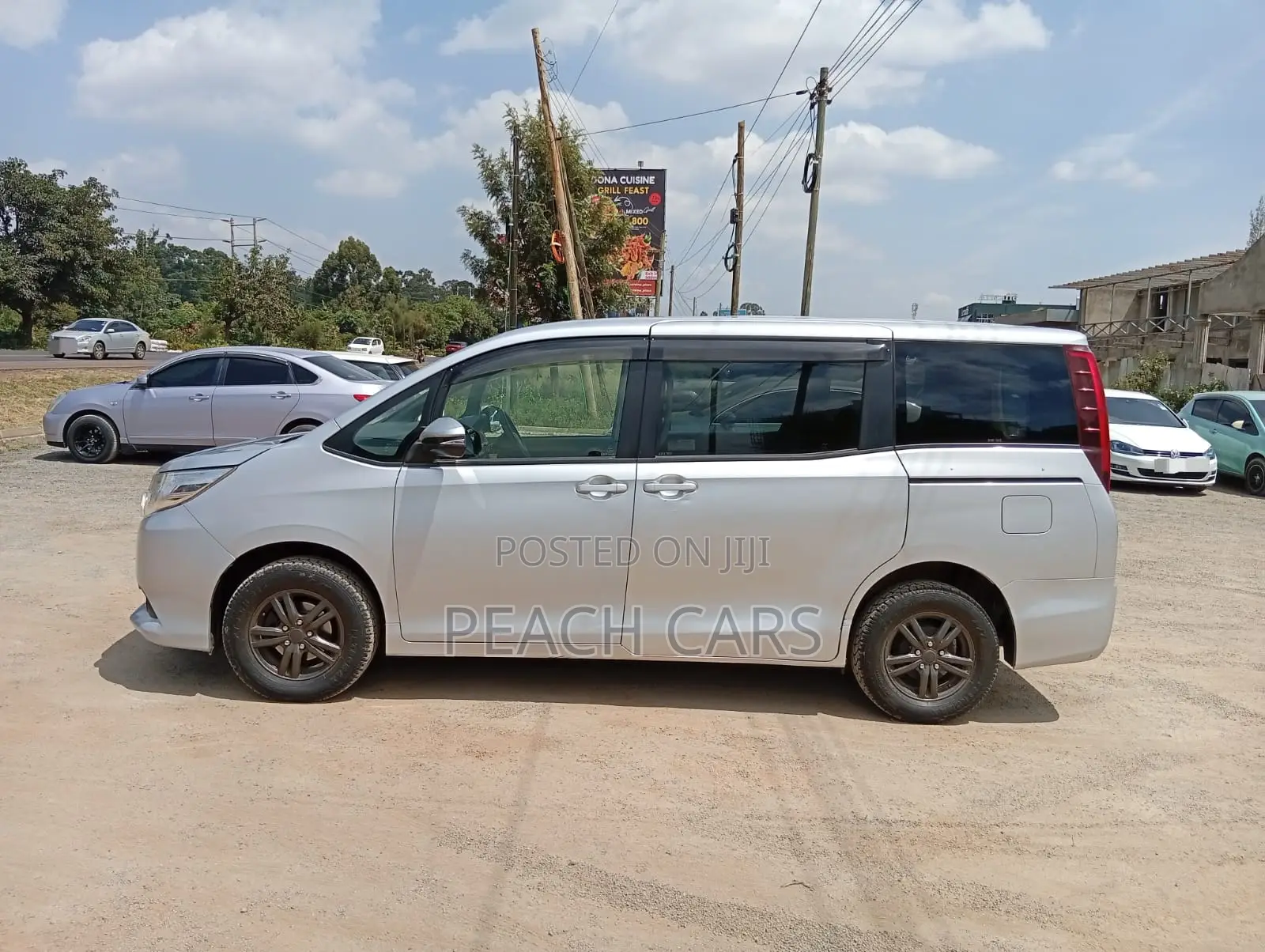 Toyota Noah 2014 Silver