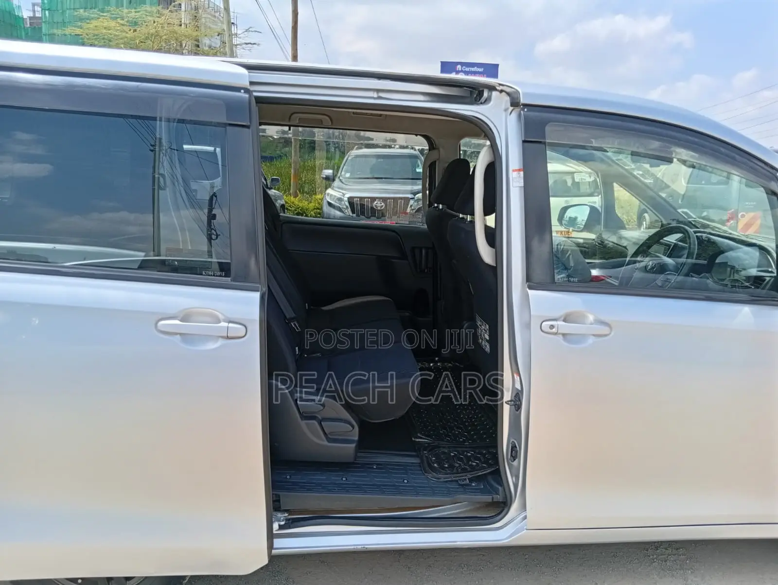 Toyota Noah 2014 Silver