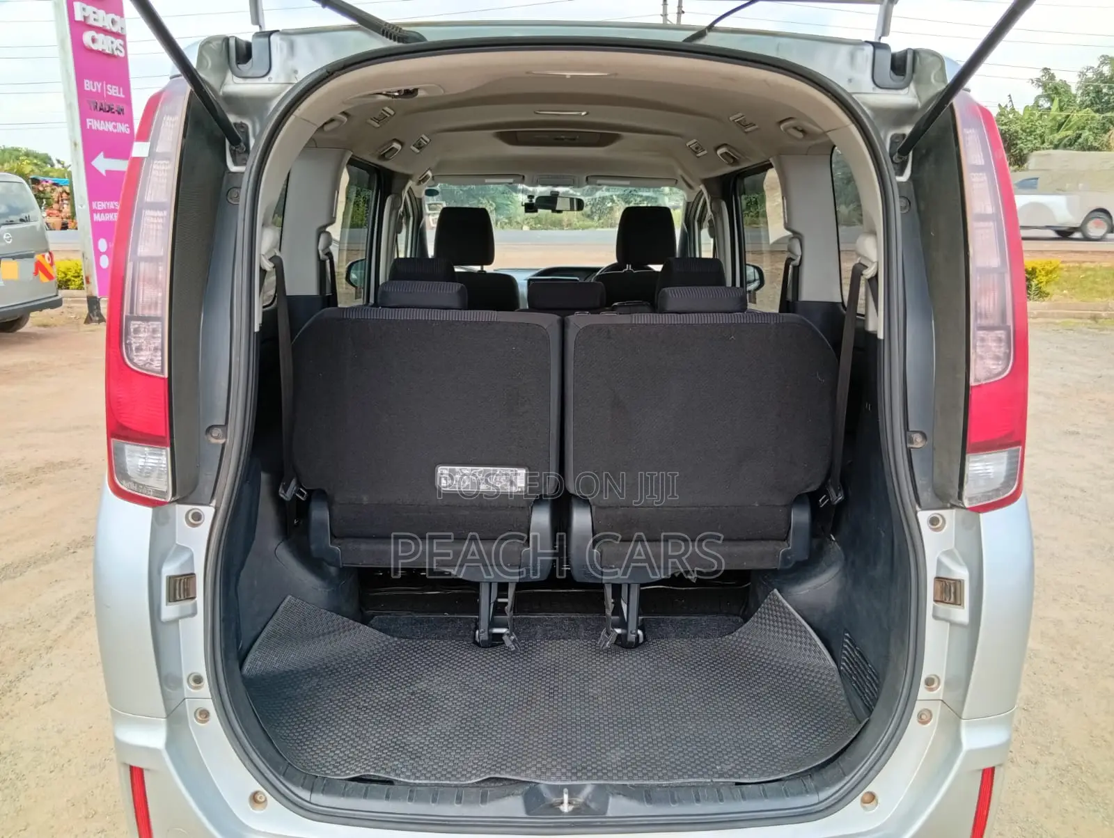 Toyota Noah 2014 Silver