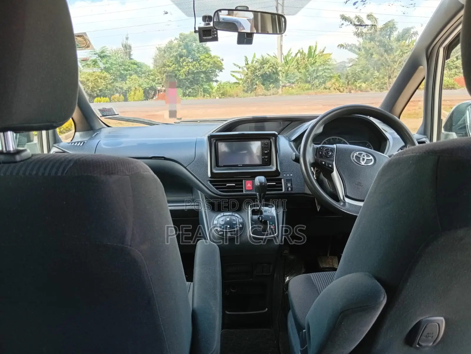 Toyota Noah 2014 Silver
